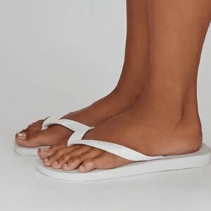 NWT 37/38 Havaianas Women's White Flip Flop Sandals